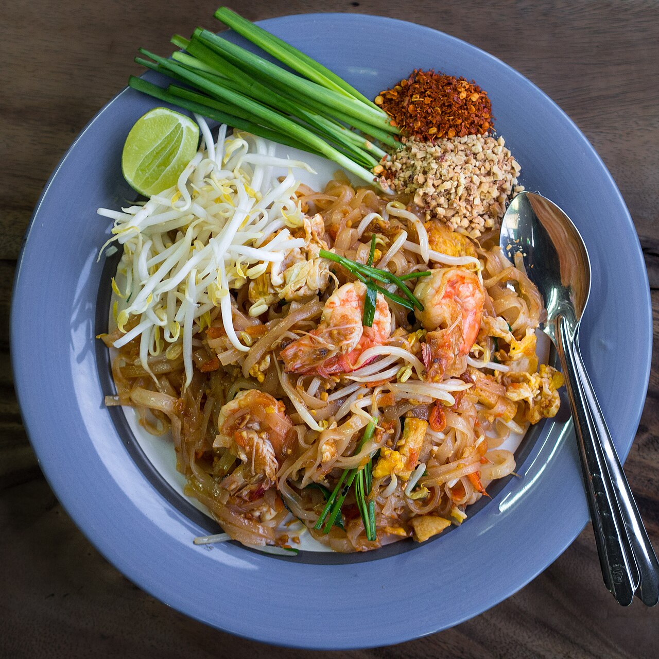 Unlock the Iconic Flavors of Chicken & Tofu Pad Thai